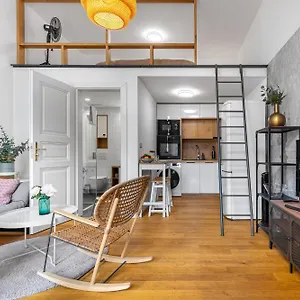Elegant Located In The Centre Of Prag